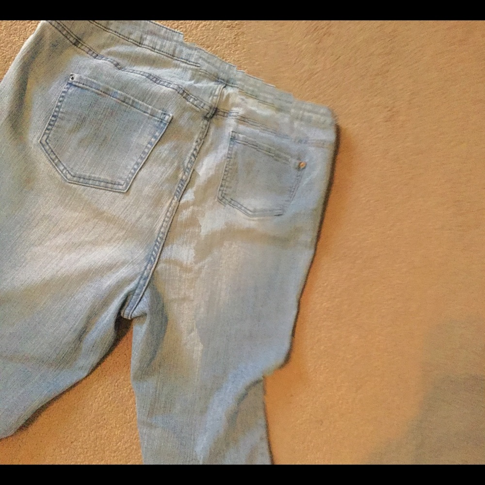 Light Wash Straight Leg Jeans - Picture 4 of 5